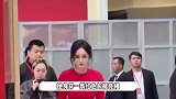 杨幂现身深圳线下活动，红裙卷发完全是女主人气场，生图状态杀疯了