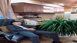 上班睡觉还打呼噜，老板都过来了，估计要进办公室聊聊了！