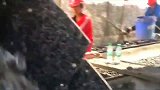 带你们看一下捡玉石女王们的日常工作！眼花吗？