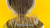 将水宝宝放在华夫饼机上，启动开关会如何？结果大开眼界