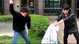 姐姐不想上前阻止，结局却尴尬了
