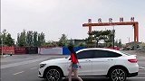 爆笑女司机停车都用推的吗