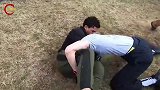 真实的格斗比赛：速战速决的街头拳赛，精彩的后背裸绞降服