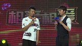女嘉宾不相信小伙有腹肌,果然激将法好使