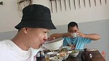 镇上开了个小餐馆，二胖哥请客吃灵山特色美食，味道真棒