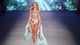 时装秀：国外极品美女走秀，身材傲人，不心动都难