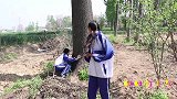捉迷藏2：新同学怎么都找不到大鱼，没想大鱼就在身后，太逗了