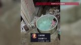 广西爸爸为女儿放好大桶热水让女儿游泳，网友：家里养出来美人鱼