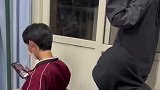 寝室集资买了地铁，妈妈再也不用担心我会迟到