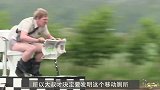 大叔发明“移动厕所”，时速100公里，网友：上个厕所真刺激！