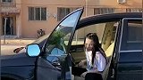 女主人好心办坏事，她正得意的时候，车主找她算账了