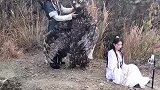 剧组拍戏的现场，特约演员一天八百，都是穿这个拍戏！