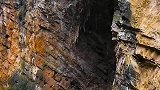 贵州大山深处的山洞，里面竟有几间房子，是寺庙还是人家