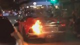 赢球了别太嘚瑟！球迷挂空挡猛踩油门 豪车差点自燃