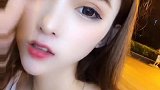 网红妹子穿搭有个性，街拍也是很美，这样的小姐姐你会喜欢上吗