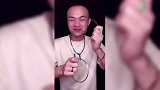 男子用钢圈变魔术，看到威胁后，被迫揭露真相
