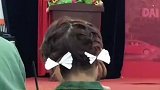 学校偶遇背影杀手，绑白蝴蝶结还以为是女的