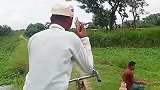 老外玩出新花样，笑到停不下来