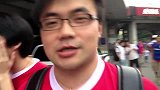 中超-13赛季-联赛-第22轮-德比赛前采访上港球迷 上海只有徐根宝的球队期待武球王-花絮