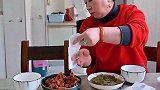 婆婆在碗里做了什么手脚，吓的老公竟然不敢吃肉！太绝了