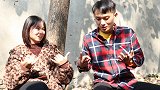 农村小两口吹牛不打草稿，俩人一个比一个能吹，看一次笑三天