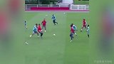 法国队进攻训练行云流水 三脚传球完成射门