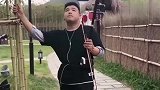 90后小伙用二胡拉出世上最好听声音，特接地气！