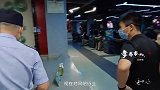 《这十年·幸福中国》“孝警阿特”雷霆行动打击黑网吧 保护青少年