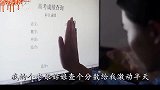 女学渣是怎么查高考分数的，动作太搞笑了，生怕多考一分