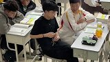 小神兽下课去我办公室好好表演你的茶艺技术！
