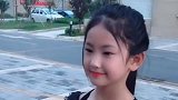龙凤胎兄妹拍段子，妹妹配合的不错，这表情太到位了