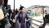 张若昀片场搞怪卖萌，小哥哥又A又飒，太可爱了