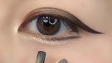 眼影和眼线还能连在一起，化妆师不外传的秘密，这样化眼妆最自然