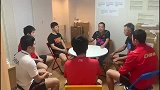 令老外惧怕的圆桌聚会，刘国梁坐位开会，旁边还有几个世界冠军