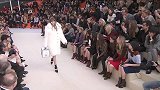 LV国际奢侈时装品牌秋冬巴黎时尚秀发布会01