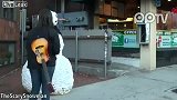 外国街头雪人恶搞吓坏路人