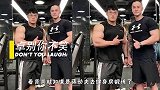 蒋劲夫近照曝光，身材壮硕纹身抢镜，网友直呼：这下打人更疼了吧