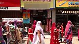 真实街拍印度女人，看看五官长相怎么样打扮很特别！