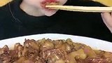 今天吃鸡冠油,就差一点点吃完了一盘!