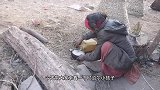 尼泊尔山区孩子16岁才读五年级，自己做早饭吃了才去上学