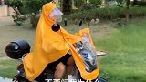 南方的梅雨季节到了，雨衣一定是人手必备的了