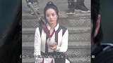 王一博看着小酒坛舔嘴唇，与赵丽颖气氛紧张，在拍名场面冷战戏？