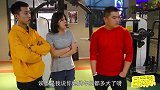 两小伙健身房斗嘴，两人你一句我一句，最后结局太有趣了