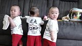 龙凤三胞胎兄妹这衣服真好看，哥哥后面的头发成了亮点