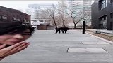 小美女作弄路人