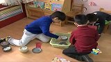 奇乐园-博凯智能全纳幼儿园-第一期-小朋友寻找制作彩泥的工具用并彩泥捏出可爱的小动物