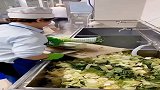清华大学剁菜阿姨，这剁菜速度直接把我惊呆了，太快了！