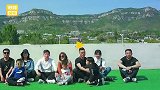 假期哥们聚会，和家人一起拍合照，最后一个哥们亮了！