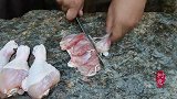 在深山里，自制大号鸡腿堡，一个能扛一天饿