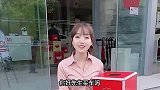 美女和小哥的搞笑对话：抽什么送什么！